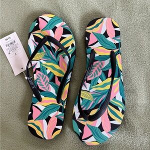 Shade & Shore Colorful Leaf Pattern Sandals
